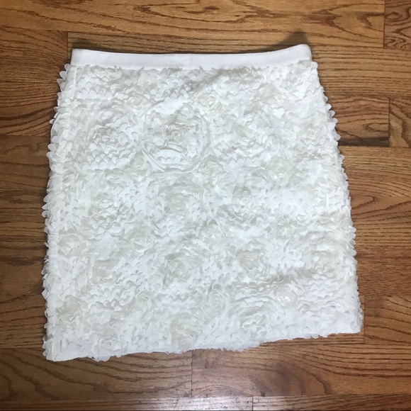 LOFT Dresses & Skirts - Cream Rose Pattern Skirt